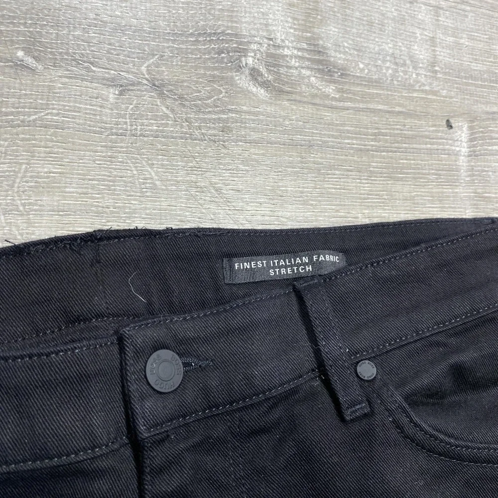 Hugo Boss Jeans Mens 32x32 Black Stretch Cashmere Touch‎ Denim Italian Fit